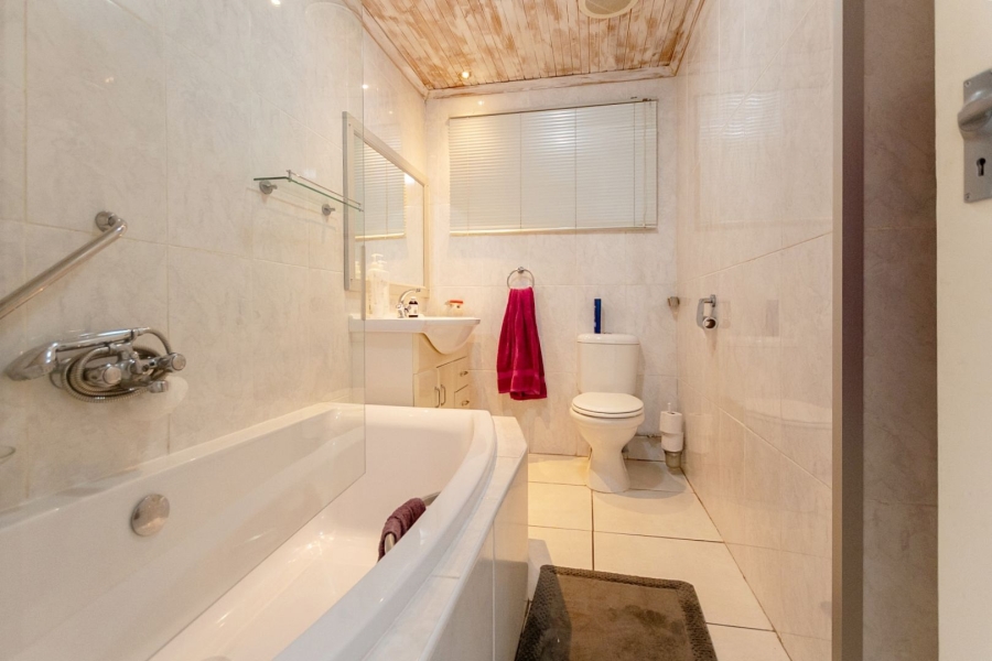 3 Bedroom Property for Sale in Middedorp Western Cape